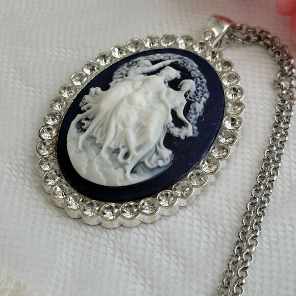 Cameo jewelry Victorian muse dancer Three Muses Dancing Ladies Garden Necklace - Picture 1 of 6